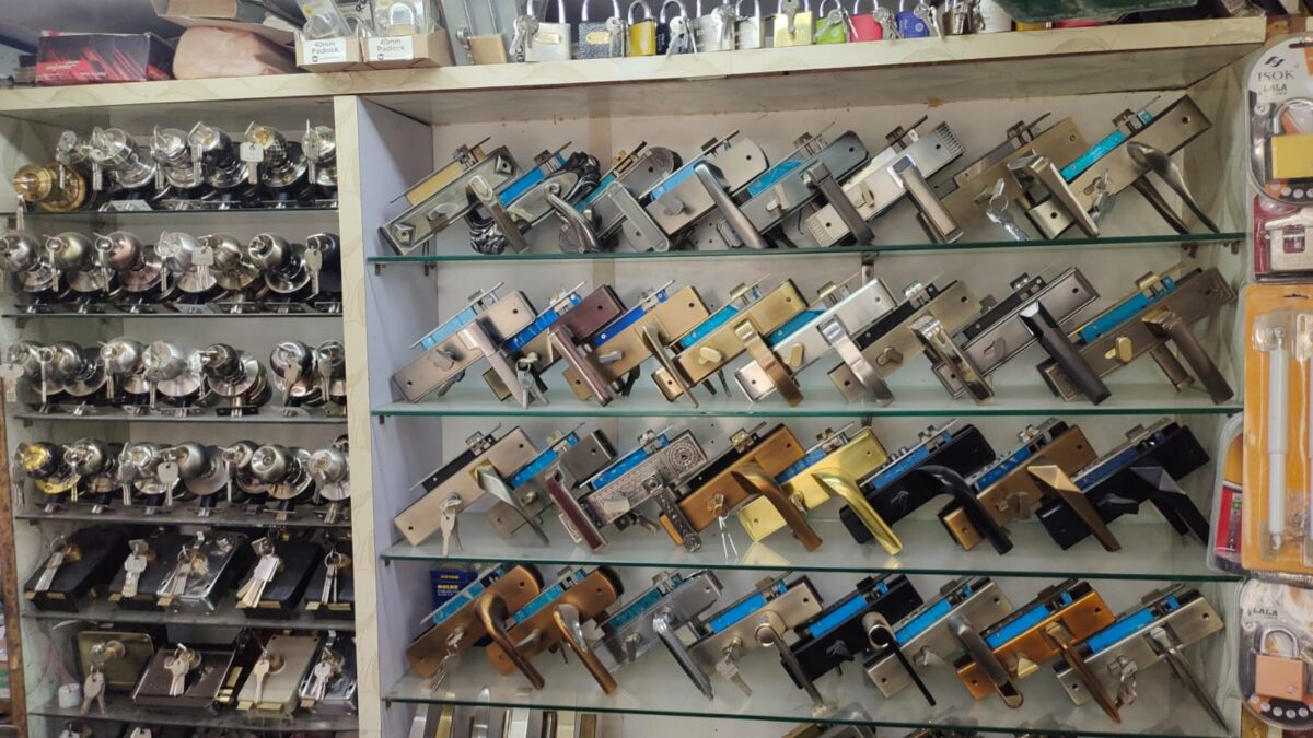 shop 7 About us